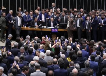 Corregedor da Câmara pede suspensão de 3 deputados envolvidos em motim