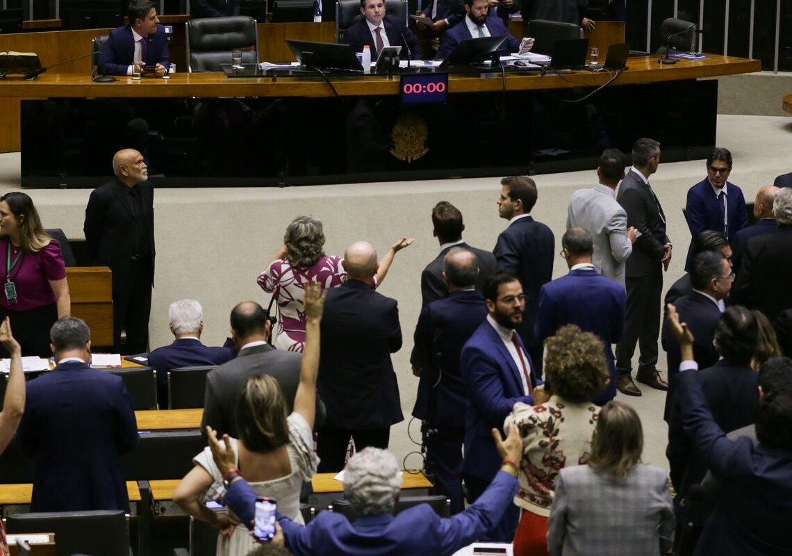 Motta anuncia votação de urgência para projeto de anistia a golpistas