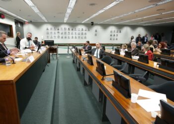 Conselho de Ética da Câmara instaura processo contra Eduardo Bolsonaro