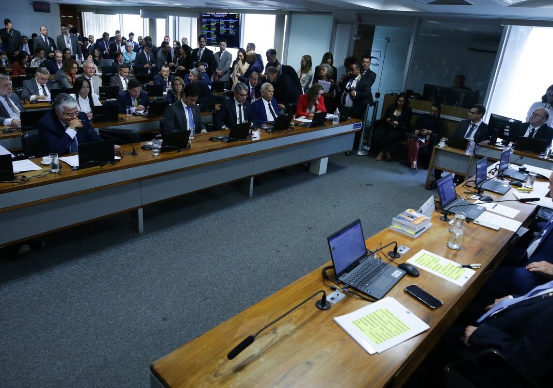 CCJ do Senado rejeita PEC da Blindagem por unanimidade