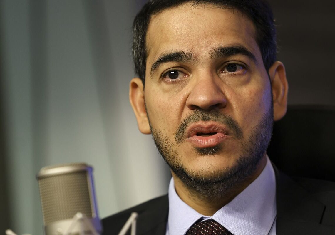 “Não vamos abrir mão da democracia”, diz Messias após visto revogado