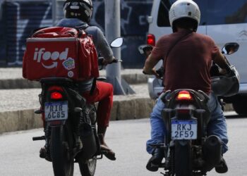 Câmara aprova urgência para votar vale-refeição para entregadores