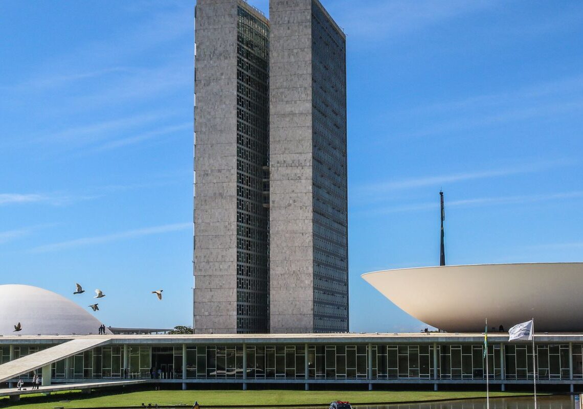 “Combinaram não enxergar nada”, diz advogado sobre descontos do INSS