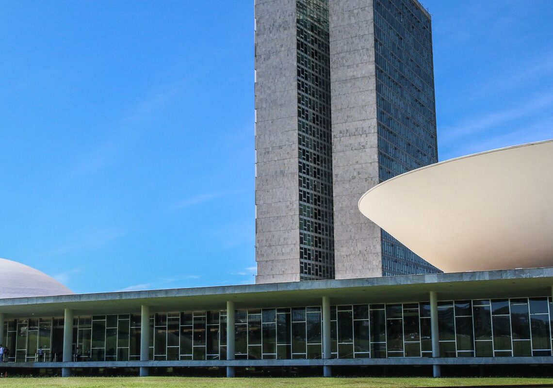 Projeto que derruba regras sobre aborto legal em crianças avança na Câmara