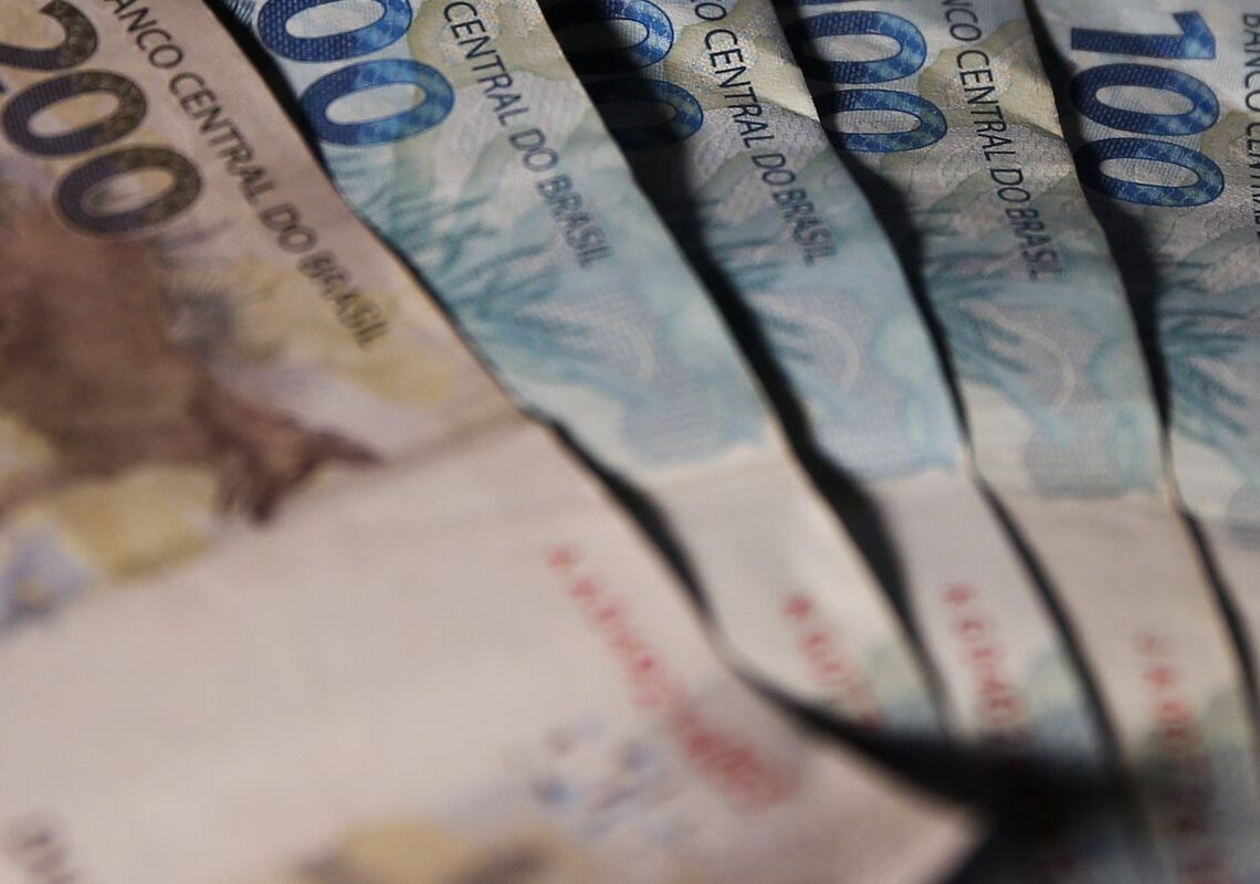 Brasileiros sacam R$ 310,36 milhões em valores a receber em julho