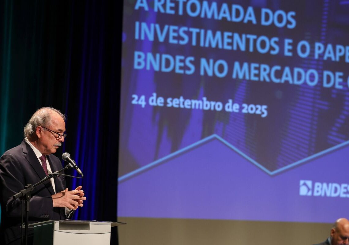 Mercadante defende democratizar acesso ao mercado de capitais
