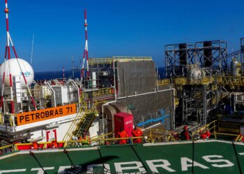 Brasil bate pela 1ª vez marca de 5 milhões de barris de petróleo e gás