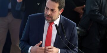 Cabeça do crime organizado não está no barraco da favela, diz Boulos