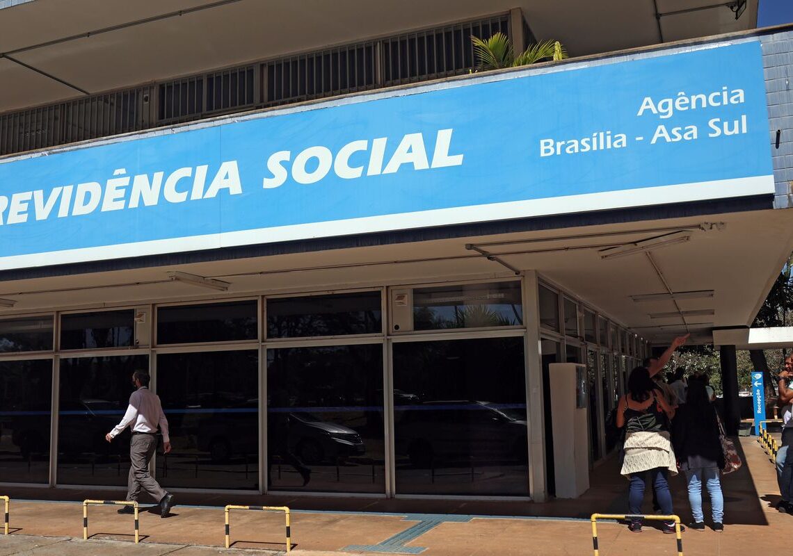 INSS suspende programa de redução de fila por falta de verba