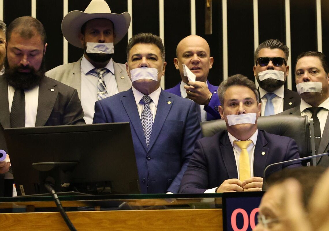 Conselho de Ética abre processo contra deputados envolvidos em motim