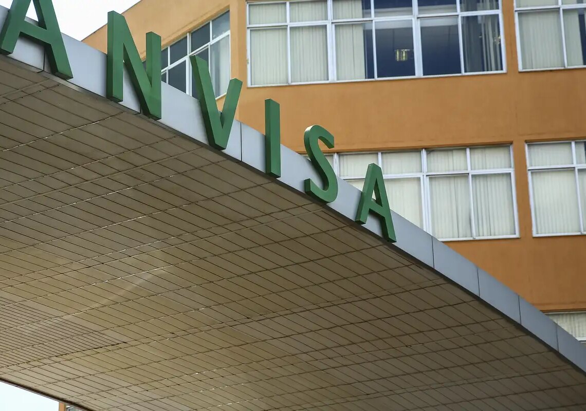 Anvisa suspende ampolas de glicose e importação de radiofármacos