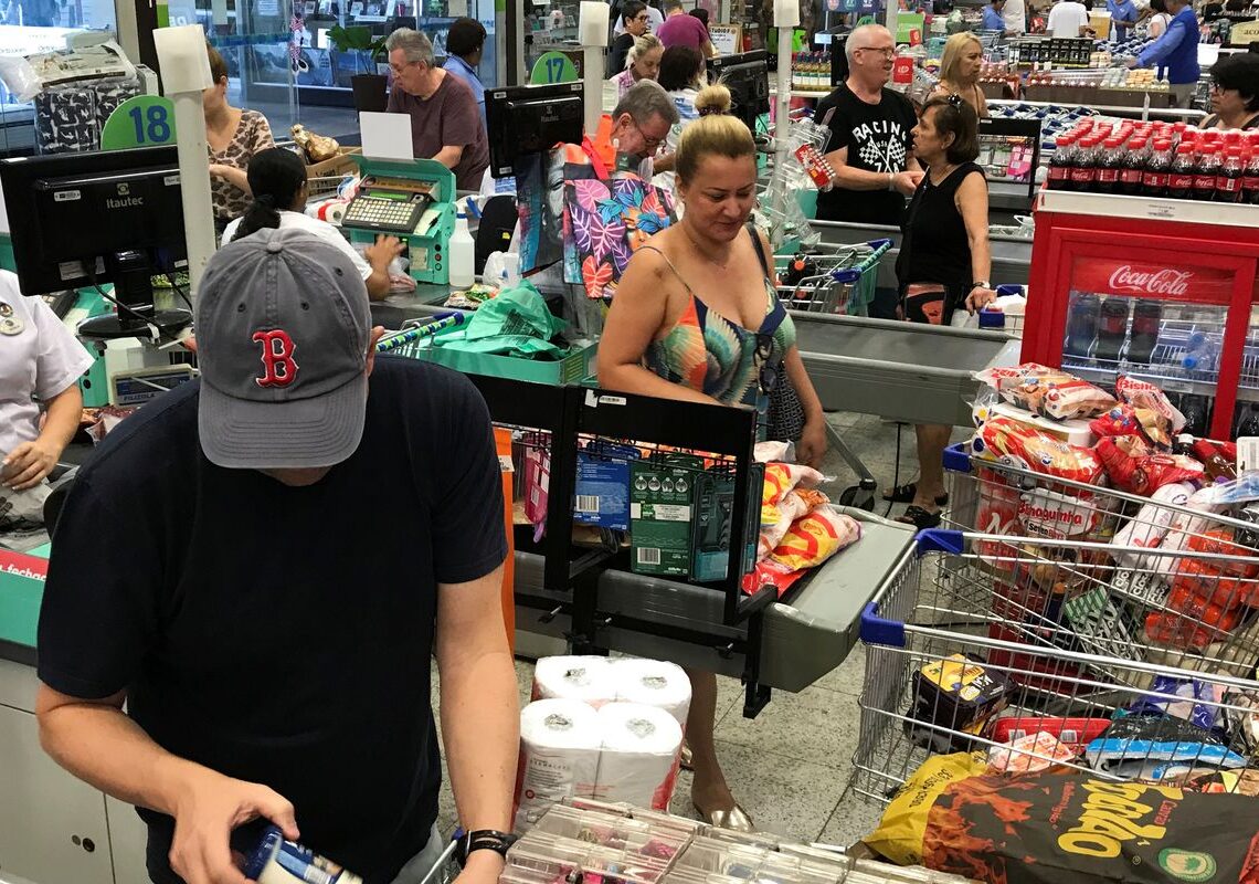 Preços dos alimentos caem pelo 4º mês consecutivo, diz IBGE