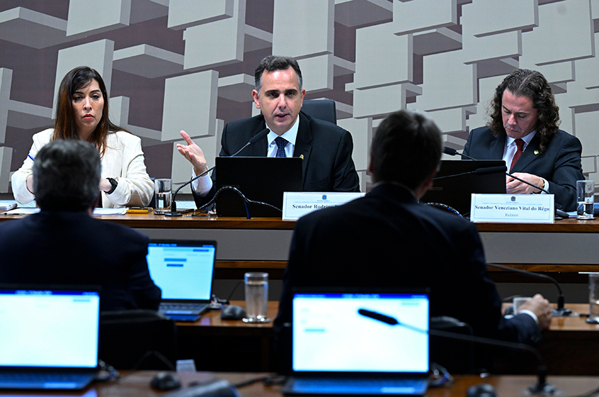 Comissão temporária começa a debater a atualização do Código Civil — Senado Notícias