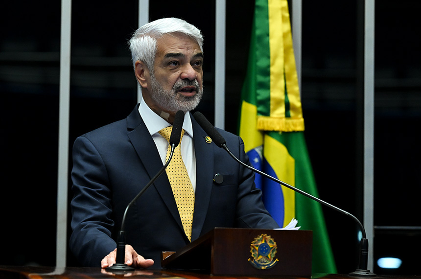 Humberto Costa destaca avanços na educação e no Sistema Único de Saúde — Senado Notícias