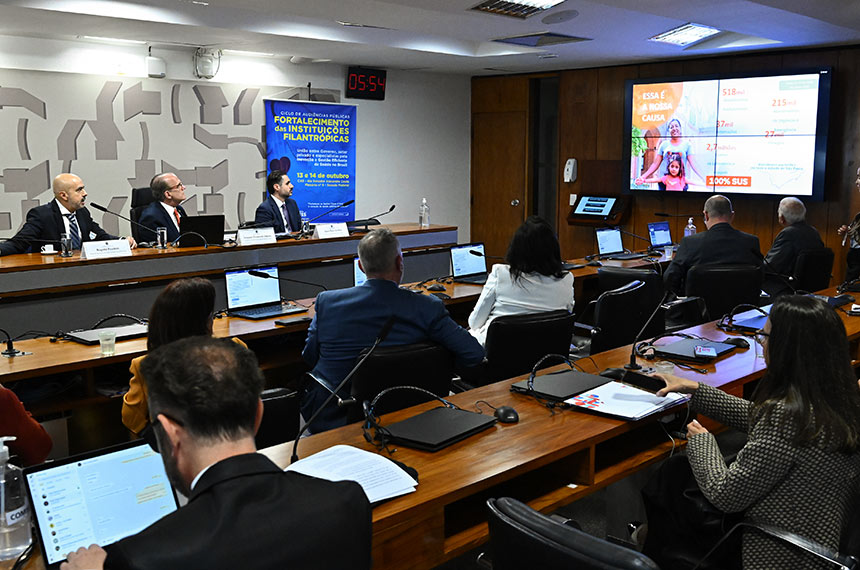 Especialistas defendem emendas parlamentares para custeio das Santas Casas — Senado Notícias