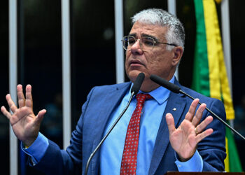 Girão condena gastos do governo e quer barrar ‘gabinete paralelo da Janja’ — Senado Notícias
