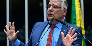 Girão condena gastos do governo e quer barrar ‘gabinete paralelo da Janja’ — Senado Notícias