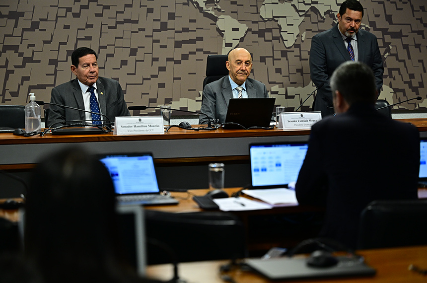 CCT aprova outorgas a 12 emissoras de rádio em quatro estados — Senado Notícias