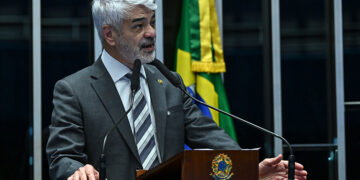 Humberto destaca Dia do Professor e ações do governo na educação — Senado Notícias