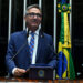 Lucas Barreto homenageia professores e critica descaso com a educação — Senado Notícias