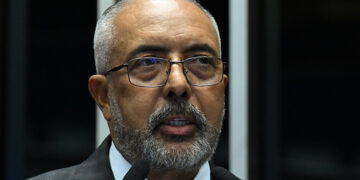 Paim faz balanço de seus 40 anos no Congresso — Senado Notícias