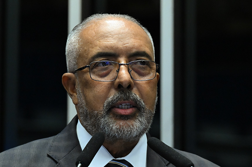 Paim faz balanço de seus 40 anos no Congresso — Senado Notícias