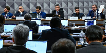 Ex-presidente de associação se cala na CPMI e parlamentares falam em prisão — Senado Notícias