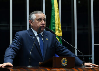 Izalci defende devolução de recussos desviados ao INSS — Senado Notícias