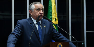 Izalci defende devolução de recussos desviados ao INSS — Senado Notícias