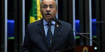 Rodrigues alerta para riscos do vício em jogos e apostas virtuais — Senado Notícias