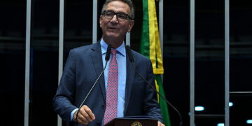 Lucas Barreto comemora licença para prospecção de petróleo — Senado Notícias