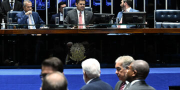 Adiada votação de destaques ao projeto de compensação do tarifaço — Senado Notícias