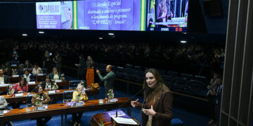 Senado lança ‘Zap Delas’, ferramenta de combate à violência política de gênero — Senado Notícias