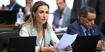 Misoginia deve ser tratada como crime de discriminação, aprova CCJ — Senado Notícias