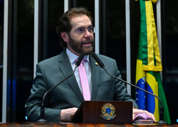 Plínio Valério pede votação de proposta que limita mandato de ministros do STF — Senado Notícias