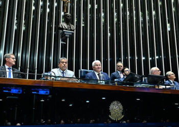 Sessão em homenagem à FAB destaca atuação da força além da defesa — Senado Notícias