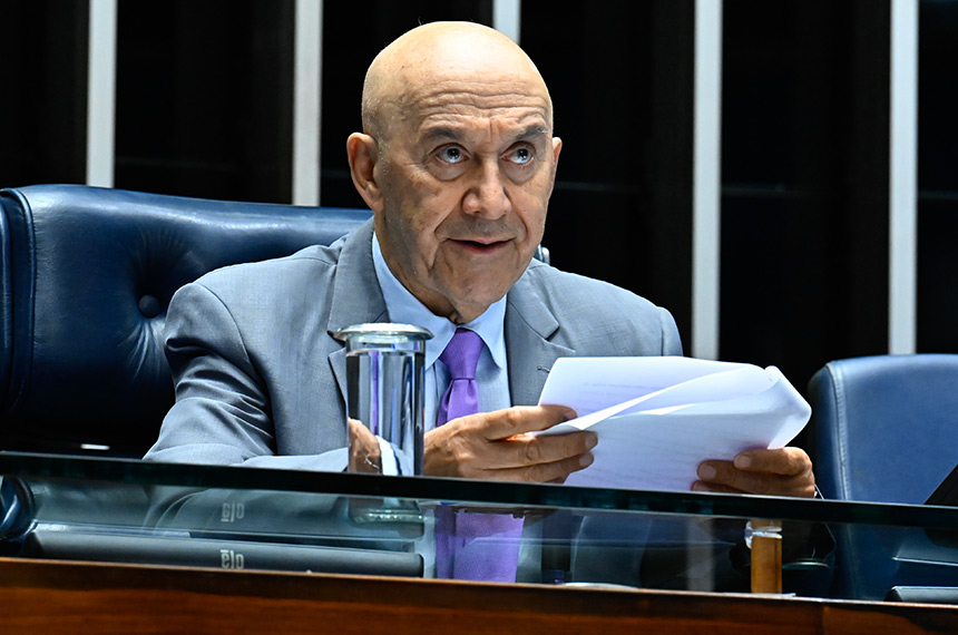 Ao comentar reportagem, Confúcio Moura defende prioridade para educação — Senado Notícias