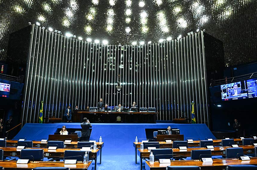 Isenção da taxa de verificação de taxímetros vai a sanção — Senado Notícias