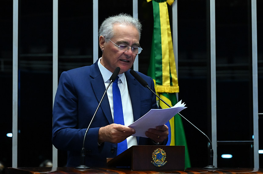 Renan Calheiros homenageia Graciliano Ramos, que hoje completaria 133 anos — Senado Notícias
