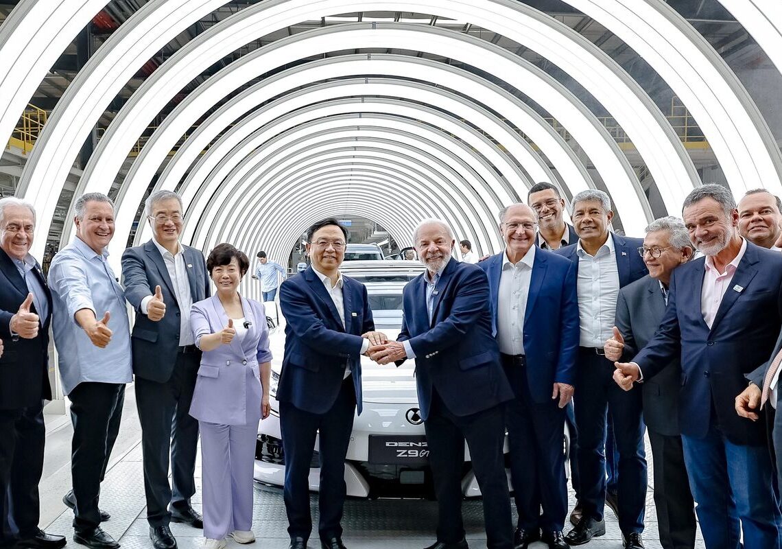 Nova fábrica de carros elétricos mostra confiança no Brasil, diz Lula