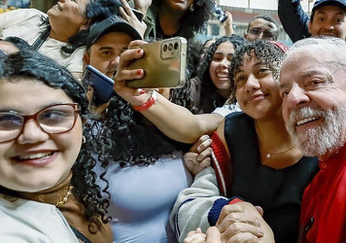 Lula: educação e política são pilares para país ter um futuro melhor