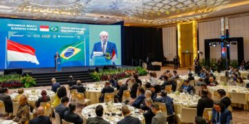 Lula defende uso de moedas locais para comércio Brasil-Indonésia