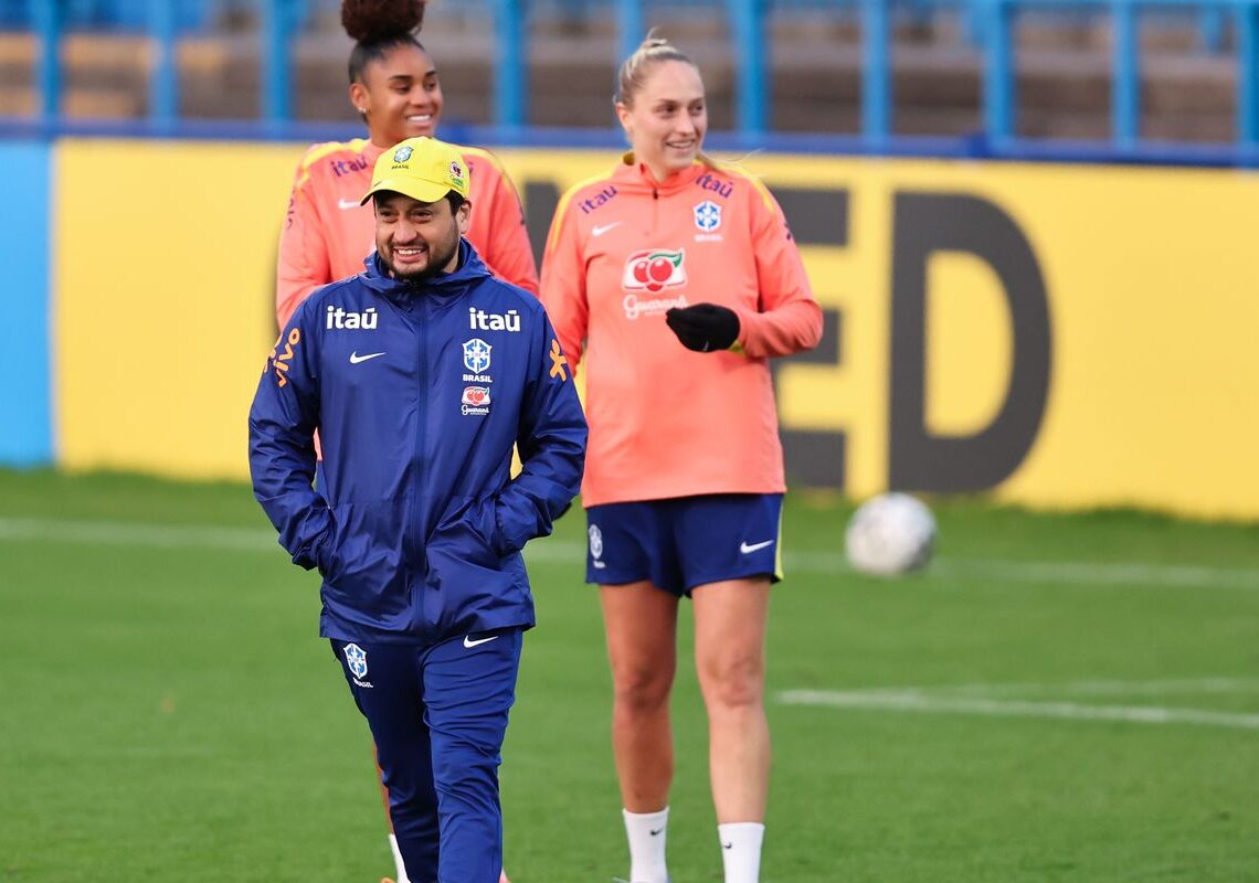 Arthur Elias espera equilíbrio em partida amistosa com Inglaterra