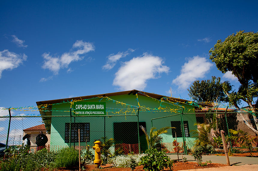 Poder público deve dar assistência integral a adolescente dependente de droga — Senado Notícias