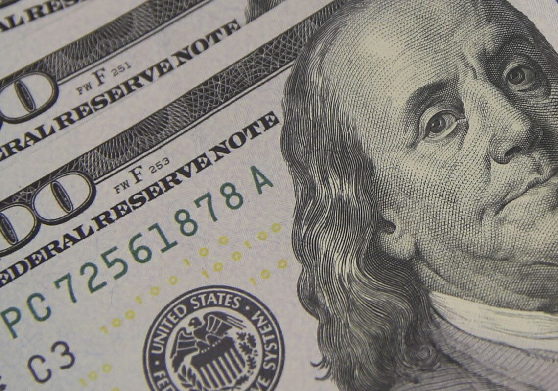 Dólar cai para R$ 5,46 com alívio nas tensões entre EUA e China