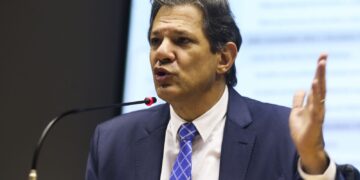 Medidas de corte de gastos serão inseridas em novo projeto, diz Haddad