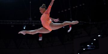 Flávia Saraiva vai à final da trave no Mundial de Ginástica Artística
