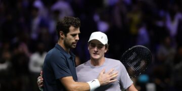 João Fonseca batalha em quadra, mas dá adeus ao Masters 1000 de Paris