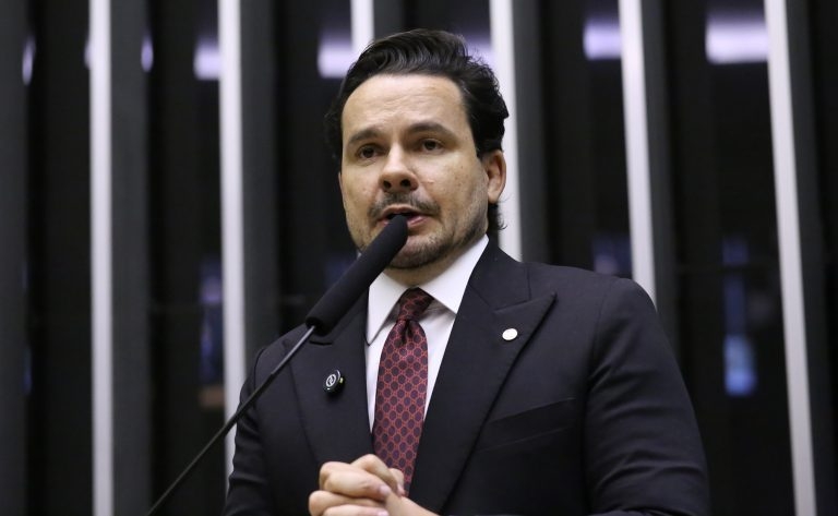 Câmara aprova punição e torna hediondo o crime de obstruir vias para praticar crimes – Notícias