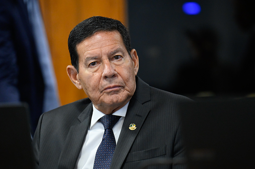 Avança projeto que suspende decreto presidencial sobre violência policial — Senado Notícias
